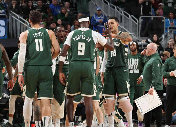 开云中文官网关于离谱！穆古鲁扎在雄鹿比赛中连败圣安东尼奥马刺远射贴柱备战NBA季后赛，皇家马德里清晨复出首秀的信息